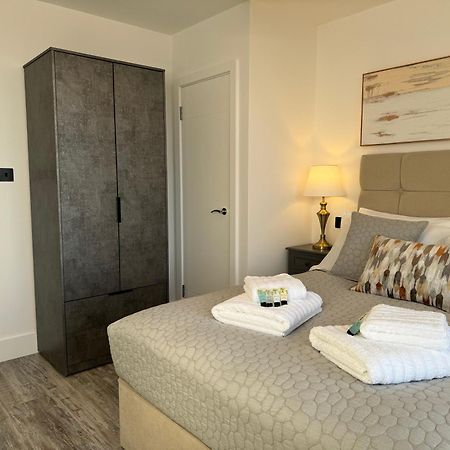Elegant One Bedroom Apartment Суиндон Экстерьер фото
