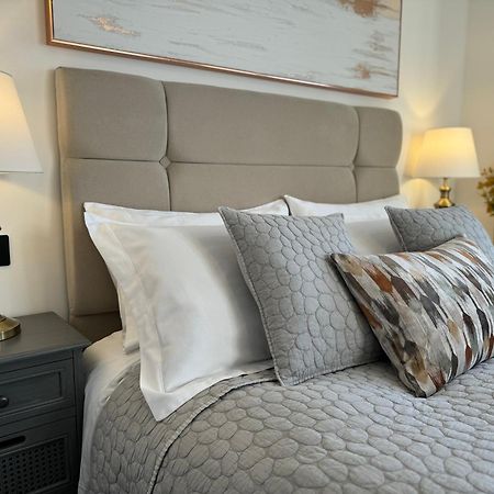 Elegant One Bedroom Apartment Суиндон Экстерьер фото