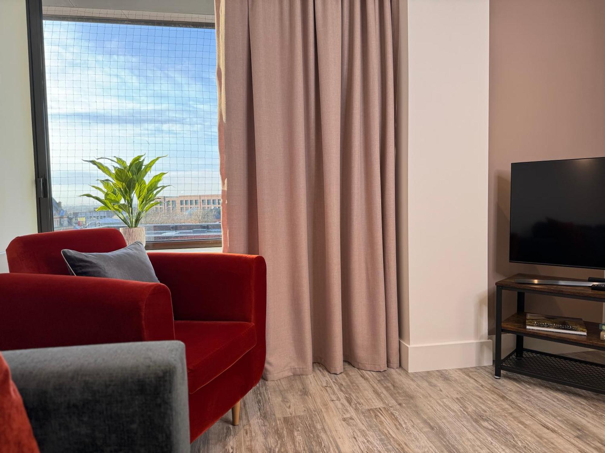 Elegant One Bedroom Apartment Суиндон Экстерьер фото
