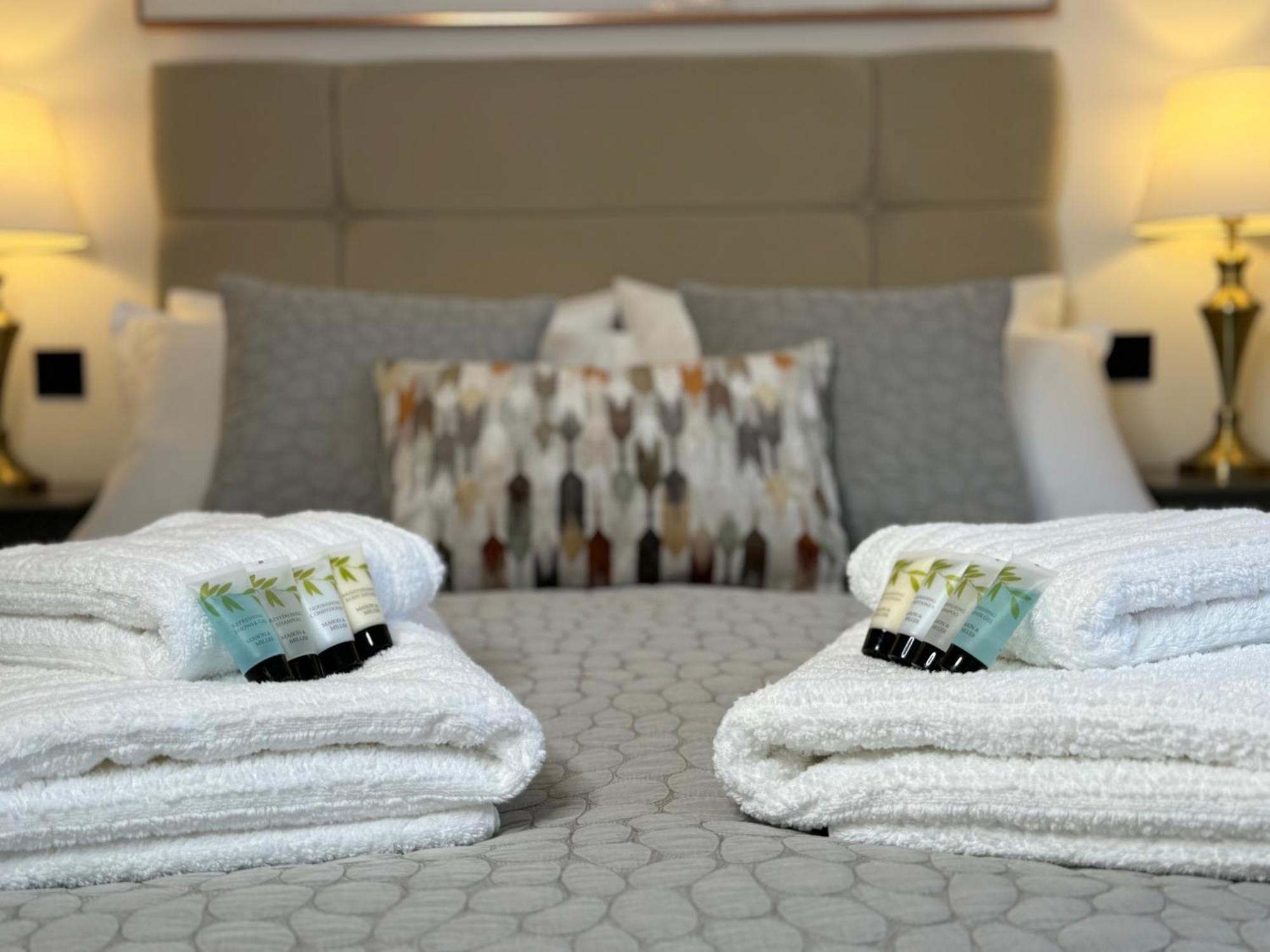 Elegant One Bedroom Apartment Суиндон Экстерьер фото