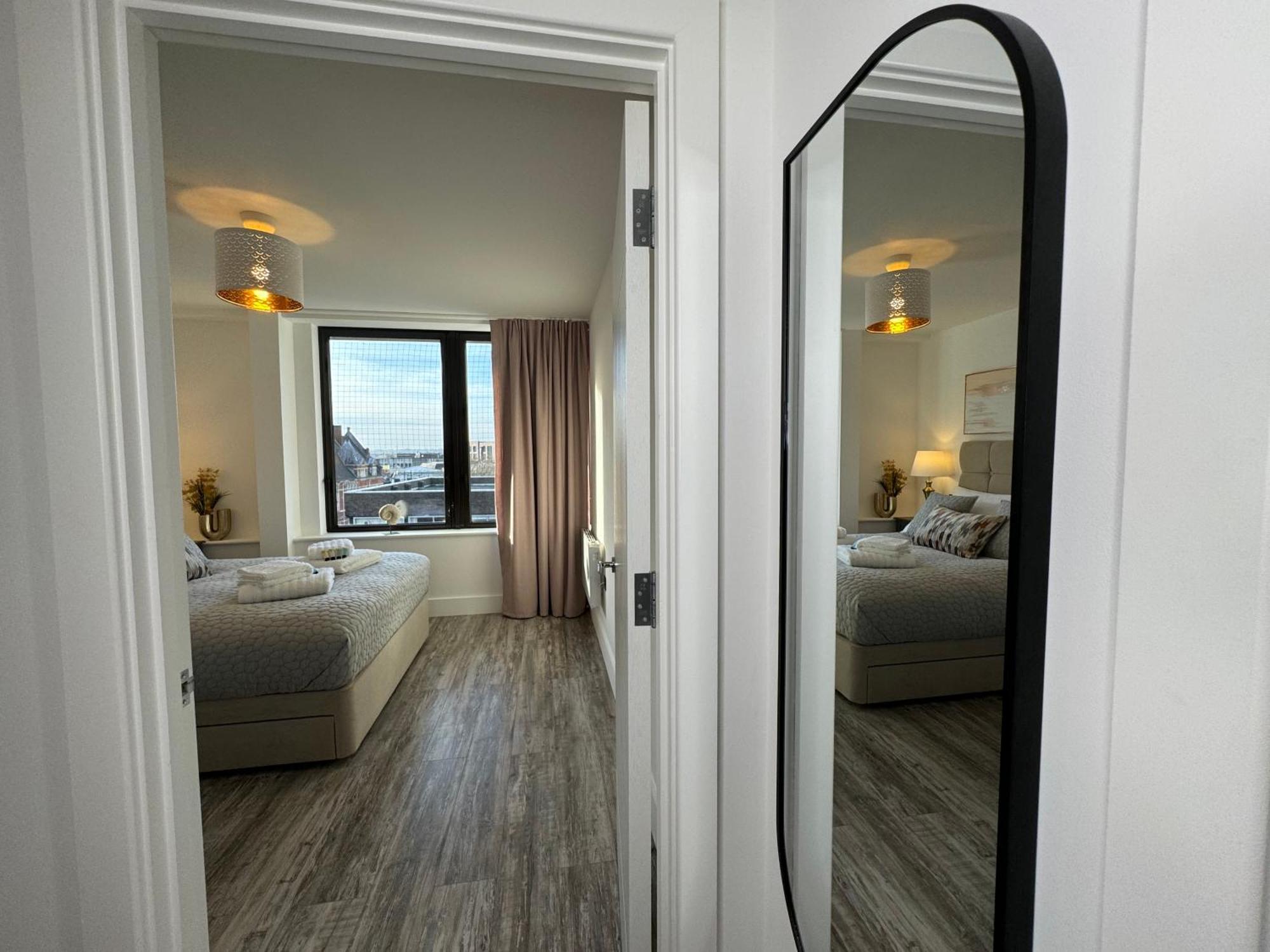 Elegant One Bedroom Apartment Суиндон Экстерьер фото