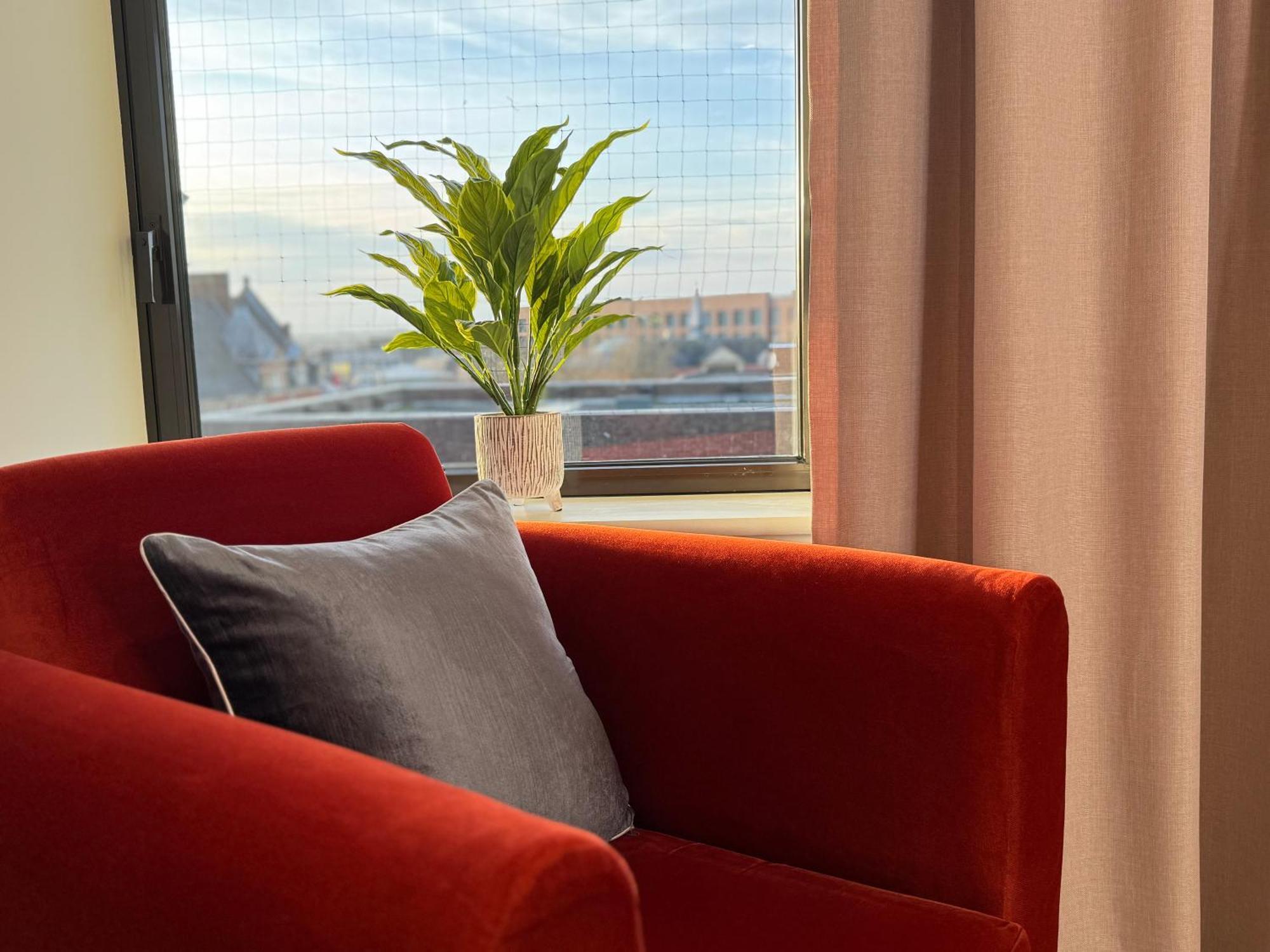 Elegant One Bedroom Apartment Суиндон Экстерьер фото