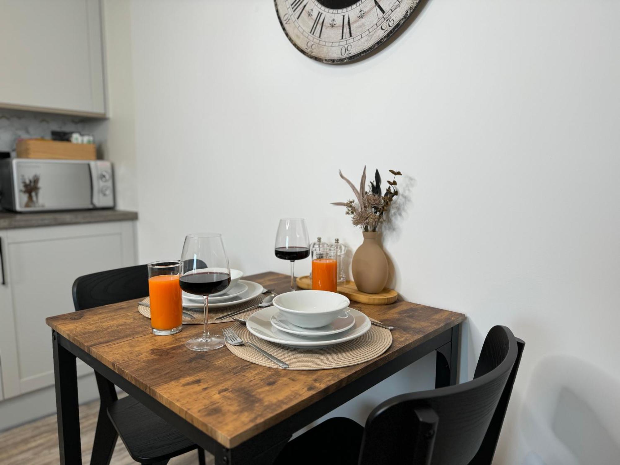 Elegant One Bedroom Apartment Суиндон Экстерьер фото