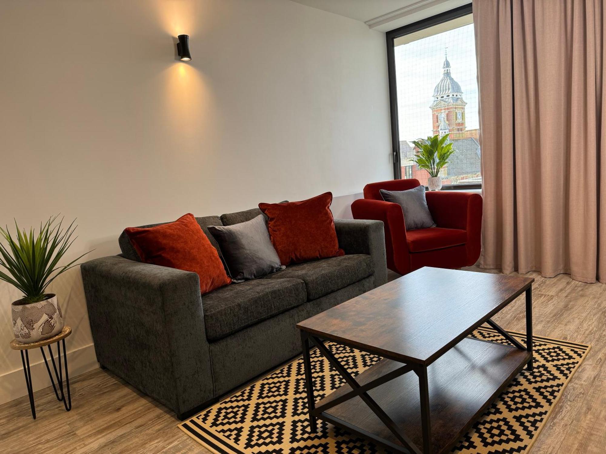 Elegant One Bedroom Apartment Суиндон Экстерьер фото